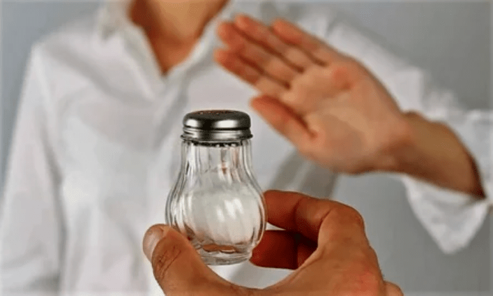 Rejecting salt in the diet for weight loss