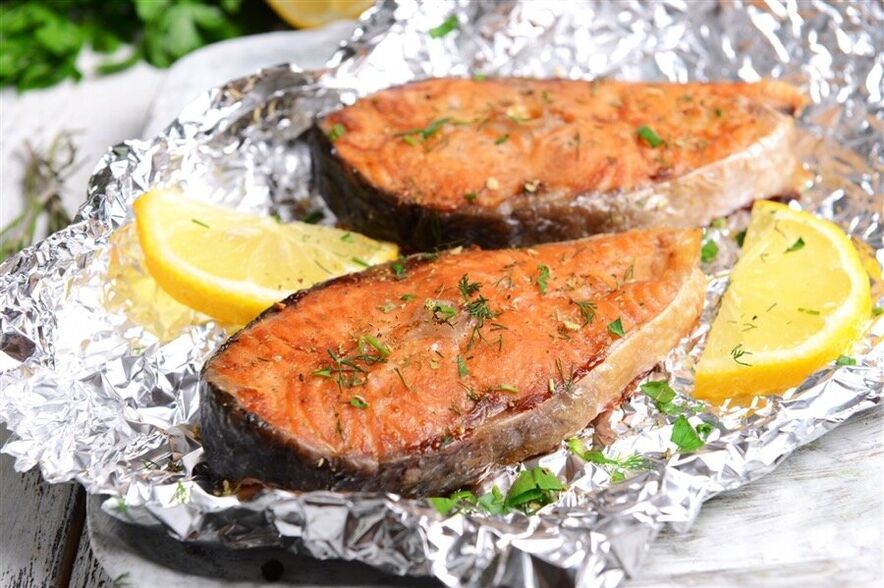 Fish baked in foil for your favorite diet